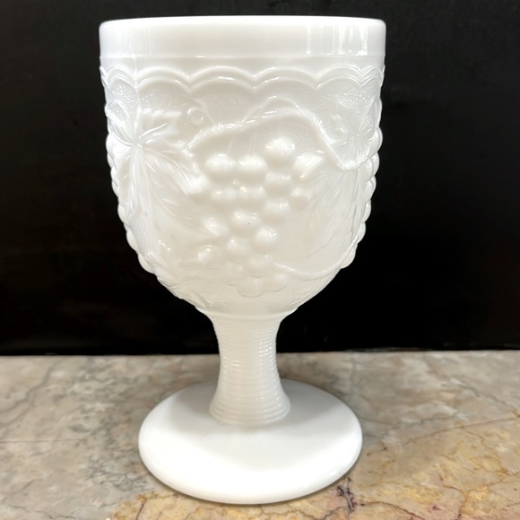 Vintage Imperial Glass Milk Glass with Grape Pattern. Set of 6 - Picture 5 of 8